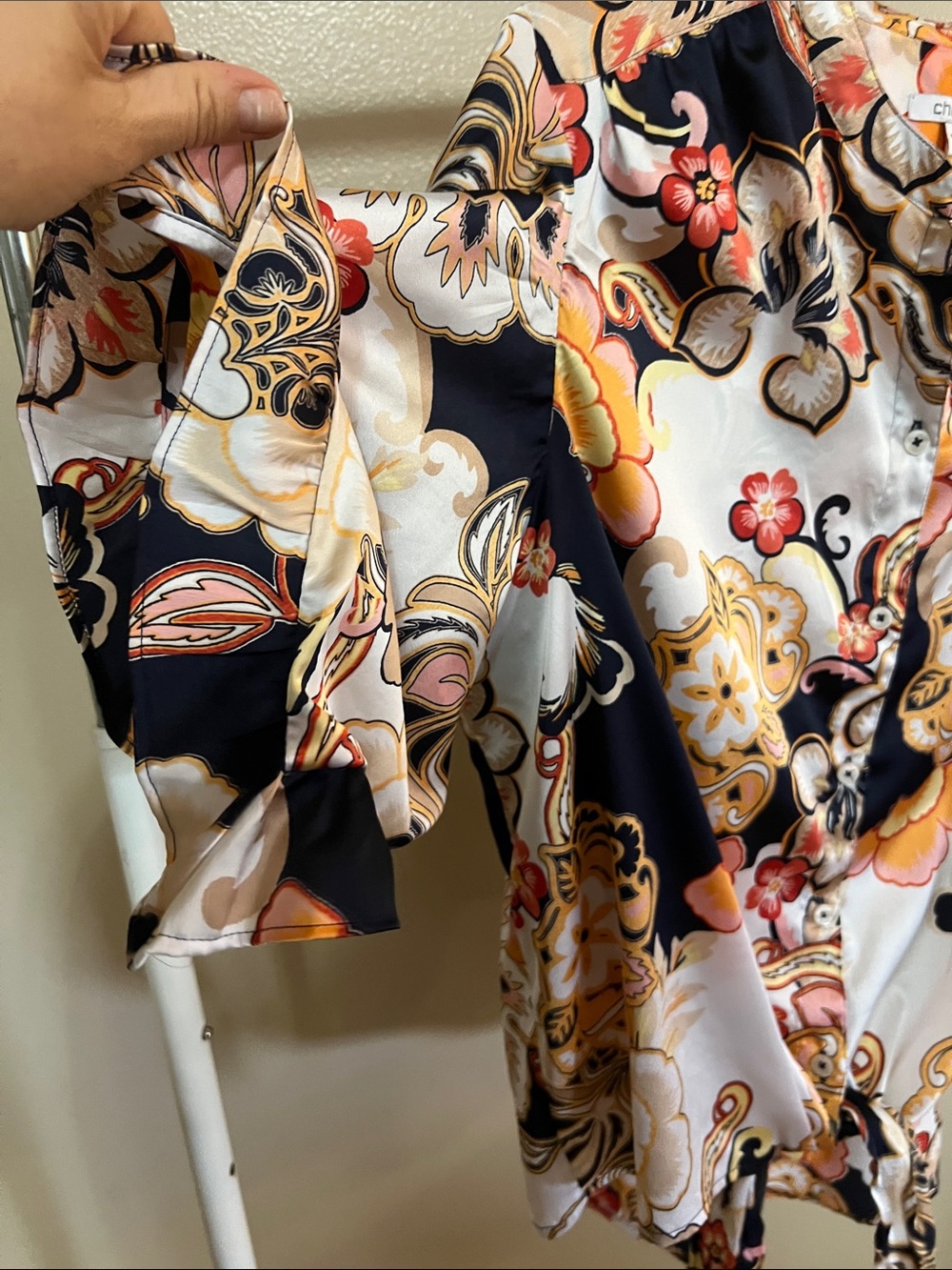 ๐ฅ๐ฅ๐ฅChicoโs Satin raffle sleeve tie front shirt blouse - Picture 8 of 10